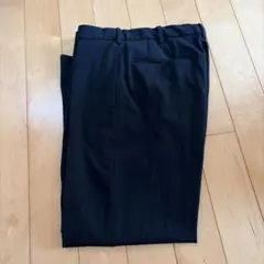 ユニクロ　黒　パンツ