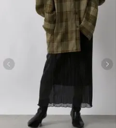 ローリーズファーム　美品　ラメプリーツシアータイトスカート　メロウ　綺麗め　上品