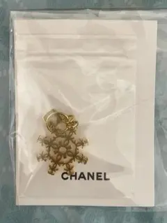 CHANELノベルティ　スノーフレーク雪の結晶型チャーム　ココマーク刻印　未使用