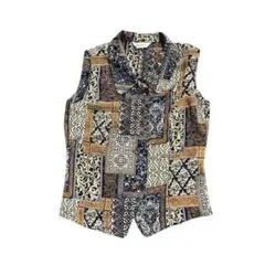 7BS3 総柄　襟付きベスト　個性的　ボタン　古着女子　used