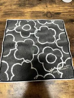 MARY QUANT 花柄タオルハンカチ 黒と白