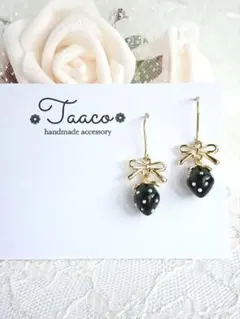 No.3633♡リボンxブラックいちごピアス・イヤリング ハンドメイド