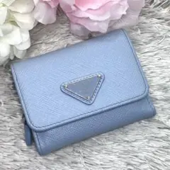 現行極美品✨ PRADA 三つ折り財布 サフィアーノ 三角ロゴ コンパクト水色