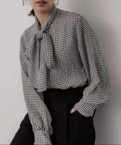 シアーボウタイブラウス