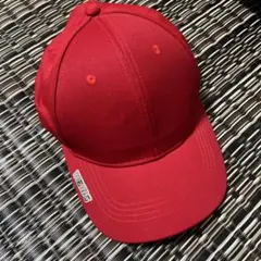 レッド無地 シンプル　メンズキャップ　フリーサイズ　帽子　DAISO