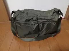 UNIQLO斜めかけ防水撥水オリーブグリーン多ポケット ショルダーバッグ