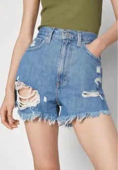 美品[Levi's]ダメージ加工ハイウェストマムショーツ/25のサムネイル
