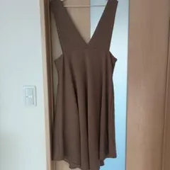 ジャンパースカート　深めVネック　ベージュ