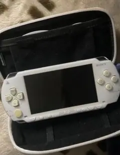 SONY PSPホワイト 本体+UMDソフト4枚