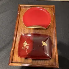 赤い漆塗り皿お盆セット（イチョウ模様）