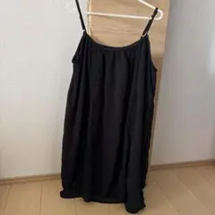 ノースリーブ黒ワンピース レースディテールのサムネイル