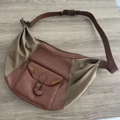 イルビゾンテ　ハーフムーン　ショルダーバッグ　レザー キャンバス ワンショルダー