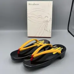 松坂屋購入 黒漆 レディース下駄 全長23cm 黄鼻緒