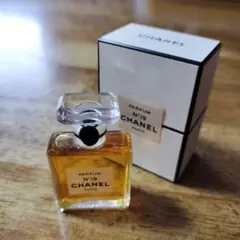 CHANEL PARFUM N°19 ミニボトル 香水　新品•未使用品のサムネイル