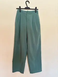apartbylowrys グリーン センタープレスパンツ
