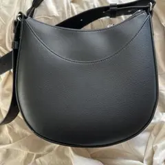 ユニクロ　レザータッチワンハンドルバッグ