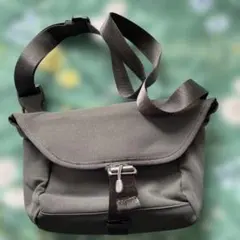 UNIQLO ショルダーバッグ カーキのサムネイル