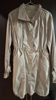 【美品】VIVIENNE TAM ベージュ トレンチコートのサムネイル