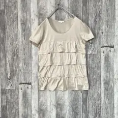トゥービーシック　Ⅱ M ベージュのフリル半袖Tシャツ　トップスのサムネイル
