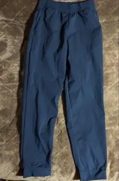 クリスマス特別価格！UNIQLOウルトラストレッチジョガーパンツ　ネイビー