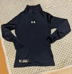 アンダーシャツ　140センチ　紺色　アンダーアーマー
