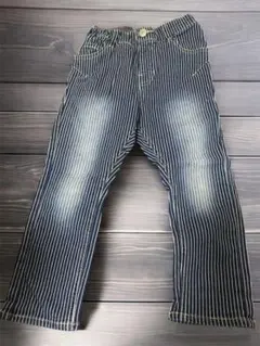 ストライプデザインのロングパンツ