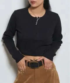 who's who gallery ヘンリーネック ロンT 黒 ショート丈のサムネイル