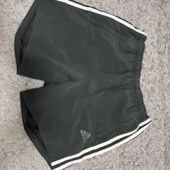 adidas ブラック ストライプ ショートパンツ M