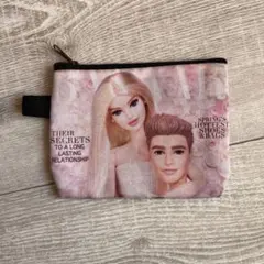 バービーとケンのイラストポーチ