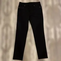 スリムフィット ブラックパンツ