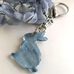 うさぎ キーホルダー レジン 透明 ブルーグレー 大人 可愛い