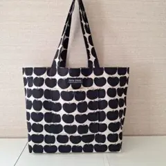 大きめ　肩掛けトートバッグ　トマト柄　ハンドメイド