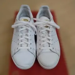 adidas STANSMITH　ホワイト×ゴールド　F36575 23.5㌢