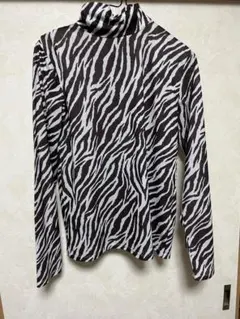 ゼブラ柄タートルネック長袖トップス Fサイズ