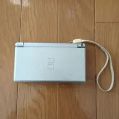 任天堂 DS Lite シルバー 本体 ストラップ付き