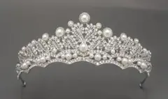 【値下げ】パール　クリスタル　ティアラ　パーティ　ウェディングなどに♡