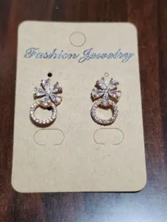 ラインストーン花形ピアス