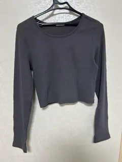 GU ダークグレー クロップド長袖トップス