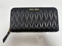 miumiu マテラッセ財布のサムネイル