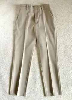 UNIQLOベージュ アンクルパンツ