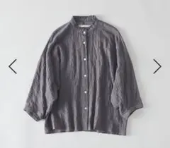 conges payes グレー　新品　シャーリングフリルシャツ