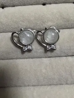 猫モチーフ ピアス ムーンストーン