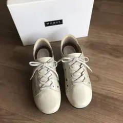 【美品】Monet アイボリー スニーカー穴あきデザイン　24㎝