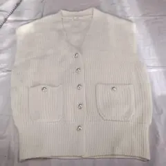 FAVORI ホワイト ニットベスト ボタン付き