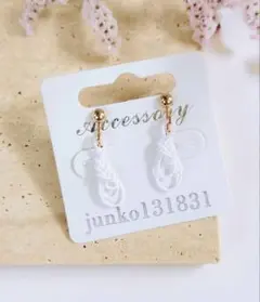 ハンドメイド　水引小さなみょうが結びイヤリング(白)