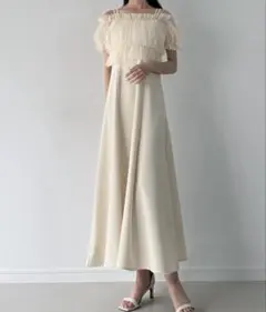 オフショルダー フリル ロングワンピース Ｍ　クリーム　オケージョン