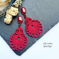 321 「macrame」大ぶりモダンピアス　レッド