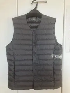 UNIQLO ULTRA LIGHT DOWN M グレー ダウンベスト