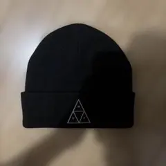 HUF 黒 ニット帽 三角形ロゴ