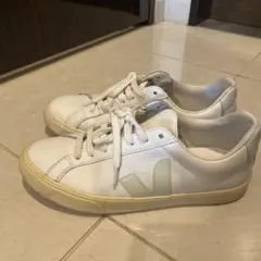VEJA ホワイト スニーカーのサムネイル